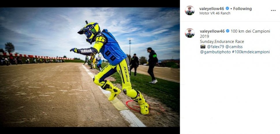 Beda cara liburan antaran Valentino Rossi dan Marc Marquez. (Instagram)