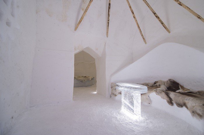 Liburan musim dingin di hotel es dan igloo. (Dok. Booking.com)