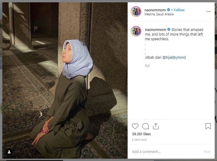 Gaya Naomi Zaskia Berhijab Saat Umrah (instagram.com/naonomnom)