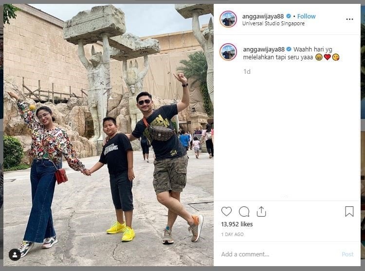 Gaya Liburan Dewi Perssik dan Keluarga di Singapura (instagram.com/anggawijaya88)