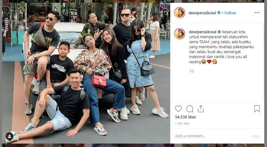 Gaya Liburan Dewi Perssik dan Keluarga di Singapura (instagram.com/dewiperssikreal)