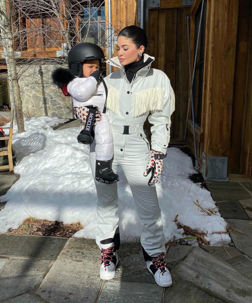 kylie jenner chanel snow outfit