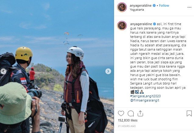 Anya Geraldine jajal paralayang di Yogyakarta. (Instagram/@anyageraldine)