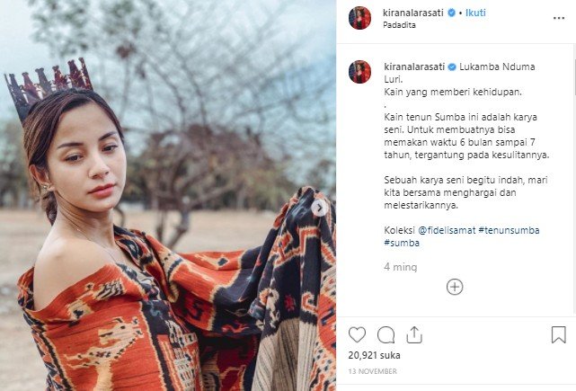 Seksinya Kirana Larasati Berbalut Kain Tenun Sumba saat Liburan di NTT. (Instagram/@kiranalarasati)