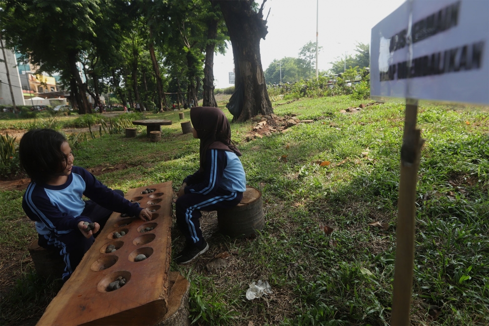 Asyik Ada Permainan  Tradisional  di Taman Tomang Rawa Kepa