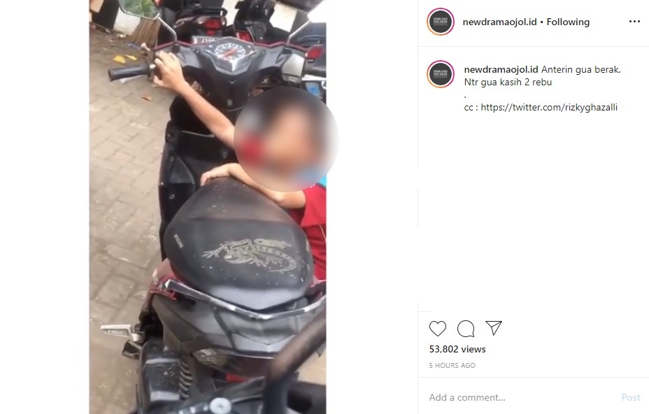 Bocah viral ngebet diantar pakai motor karena perutnya mules. (Instagram)