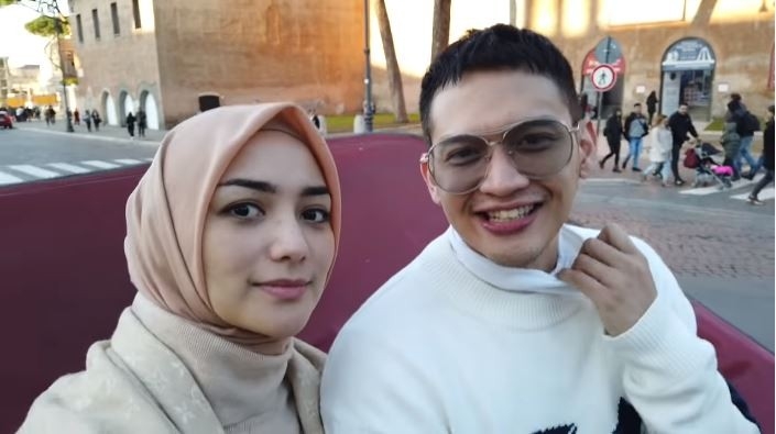 Citra Kirana dan Rezky Aditya di Italia (youtube,com/Ciky Citra Rezky)