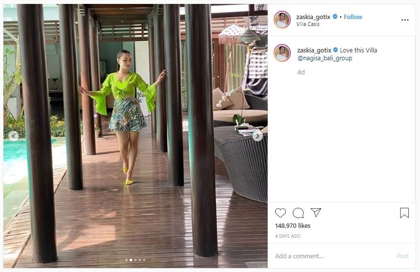 Gaya Liburan Zaskia Gotik (instagram.com/zaskia_gotix)