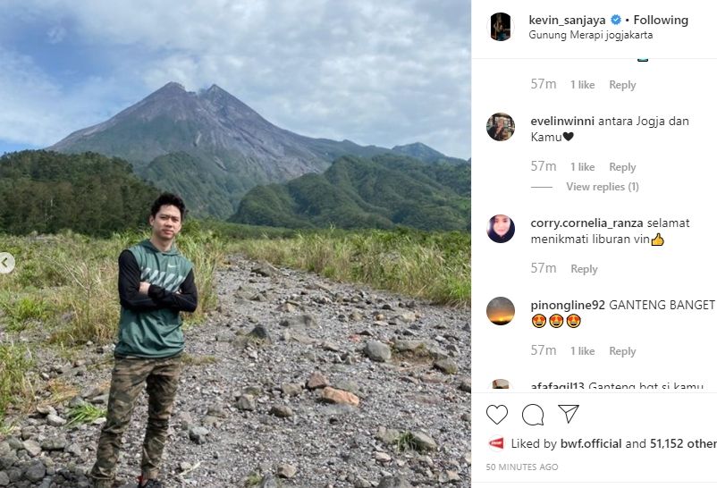 Pebulutangkis ranking satu dunia, Kevin Sanjaya liburan ke Jogja tepatnya di kawasan lereng Merapi. [@kevin_sanjaya / Instagram]