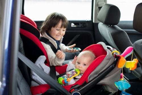 Baby car seat. Seperti namanya, peruntukannya memang khusus bagi bayi. Sebagai ilustrasi [Shutterstock].