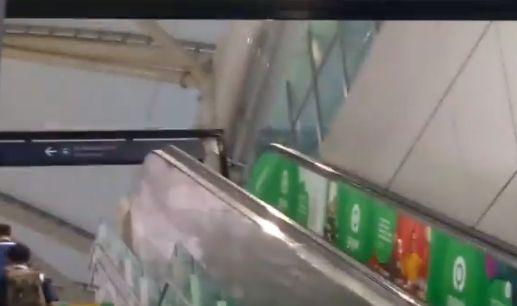 Air hujan masuk ke dalam Stasiun MRT Fatmawati (Twitter/ndankcredible)