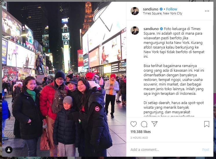 Sandiaga Uno dan Keluarga Berfoto di Times Square (instagram.com/sandiuno)