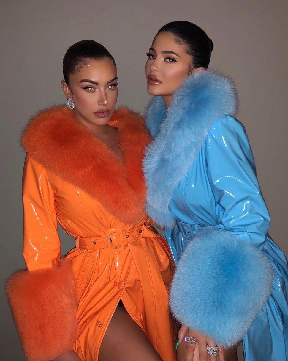 Kylie Jenner dan Stassie Karanikolaou. (Instagram/@kyliejenner)