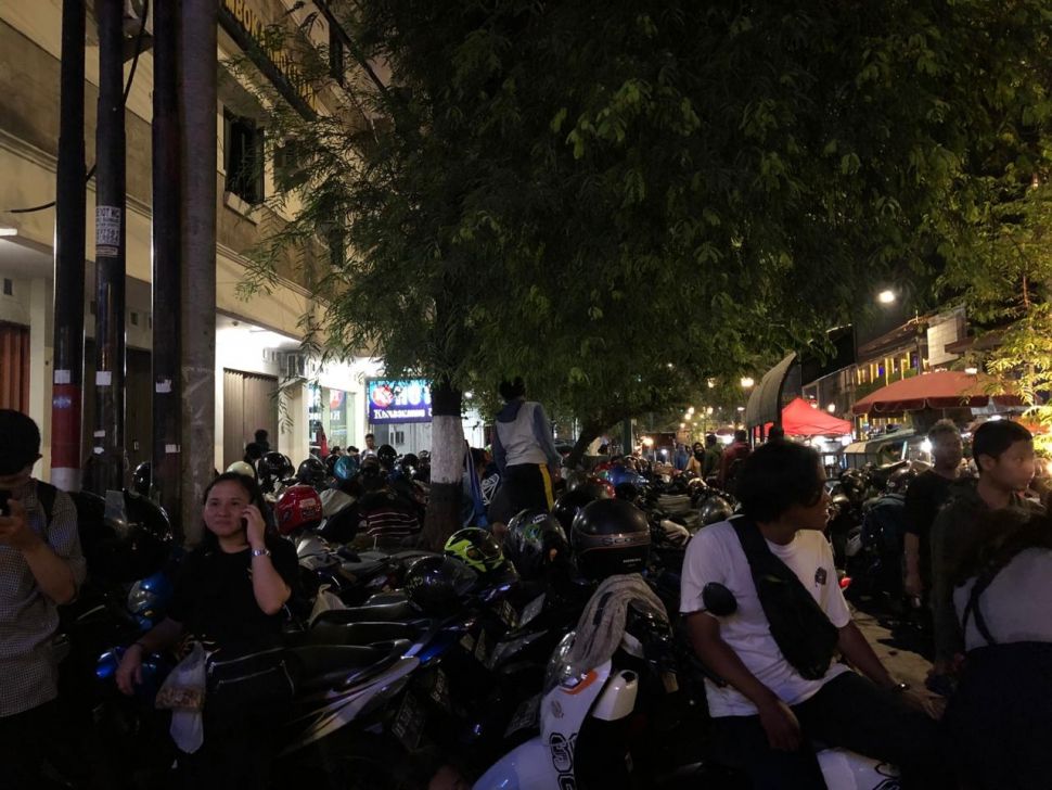 Suasana kantong parkir di kawasan Tugu Jogja jelang perayaan tahun baru 2020, Selasa (31/12/2019) malam. [Kintan Sekarwangi / SuaraJogja.id]