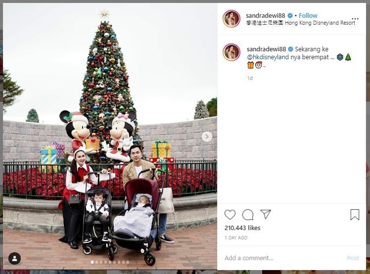 Gaya Liburan Sandra Dewi dan Keluarga di Hong Kong Disneyland (instagram.com/sandradewi88)