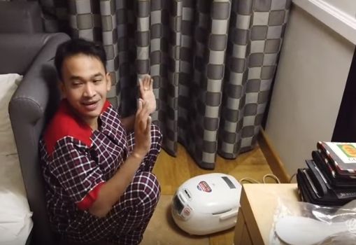Liburan ke Italia, Ruben Onsu bawa rice cooker. (YouTube/The Onsu Family)