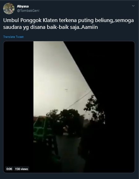 Puting beliung terjang Umpul Ponggok di Klaten. (Twitter/@TombakGeni)