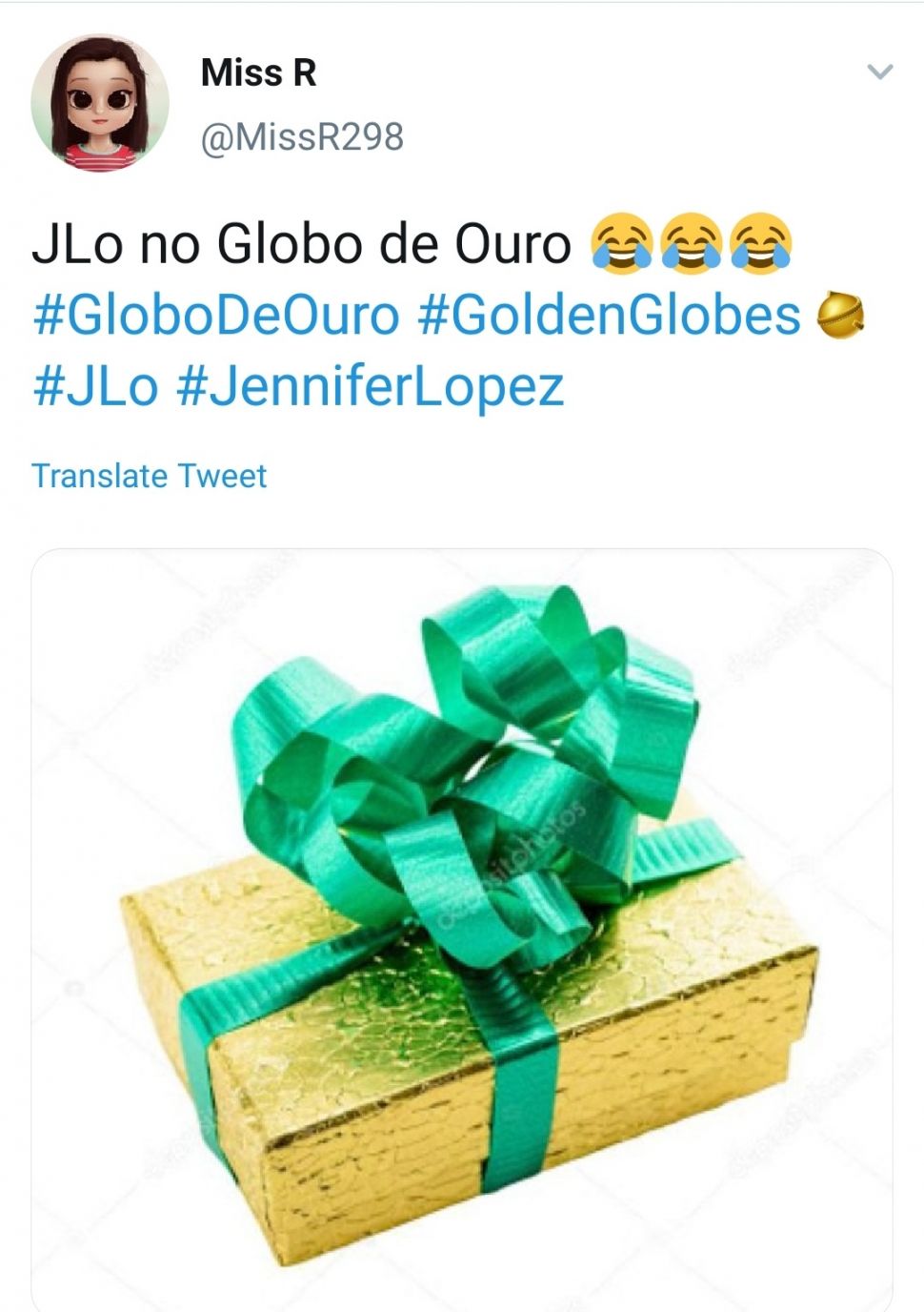 Gaun Jennifer Lopez di Golden Globes 2020 Mirip Kado Natal. (Twitter/@MissR298)