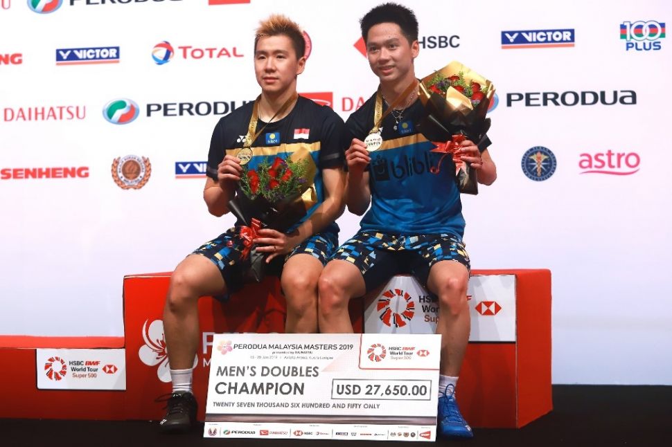 Pasangan ganda putra Indonesia, Kevin Sanjaya Sukamuljo/Marcus Fernaldi Gideon, juara Malaysia Masters 2019 usai kalahkan wakil tuan rumah Ong Yew Sin/Teo Ee Yi, Minggu (20/1). [AFP/Sadiq Asyraf