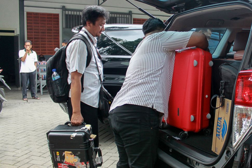 barang unik termurah jawa timur KPK Geledah Rumah Bupati Sidoarjo Bagian 2