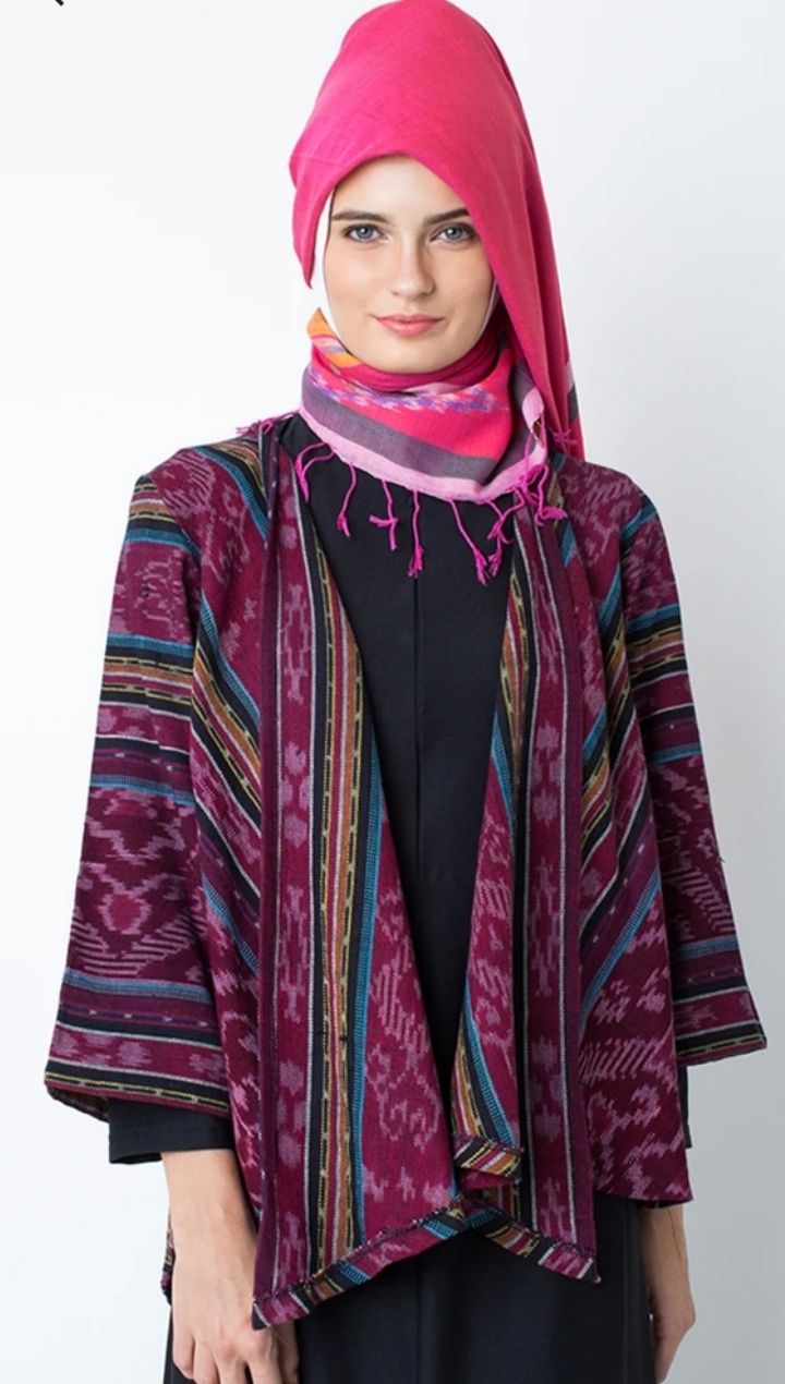 6 Outer Hijab Kekinian  yang Bikin Penampilan Kamu Semakin 