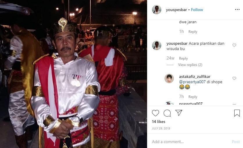 Potret pengabdian abdi dalem Kerajaan Agung Sejagat (Instagram/youspesbar)