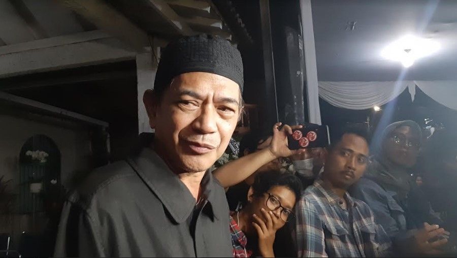 Ray Sahetapy di Rumah Duka Ade Irawan. (Suara.com/Herwanto)