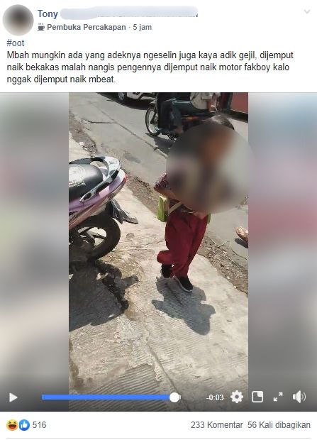 Ekspresi bocah yang pilah-pilih tunggangan. (Facebook)