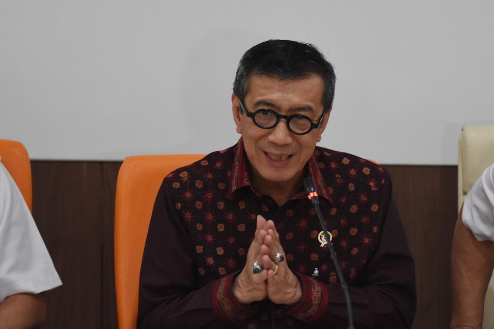 Menteri Hukum dan HAM Yasonna H Laoly memberikan keterangan pers soal pernyataannya yang dianggap menyinggung warga Tanjung Priok saat acara Resolusi Pemasyarakatan 2020 di Lapas Narkotika Kelas IIA Jakarta, di Kantor Kemenkumham, Jakarta, Rabu (22/1).[ANTARA FOTO/Indrianto Eko Suwarso]