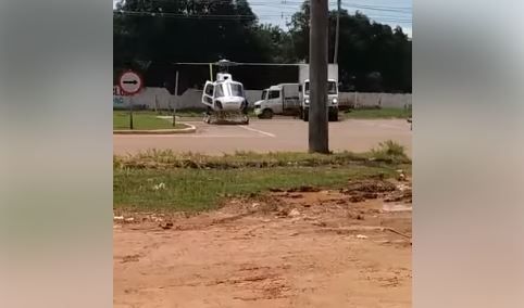 Mobil box 'dihajar' Helikopter.[Facebook]