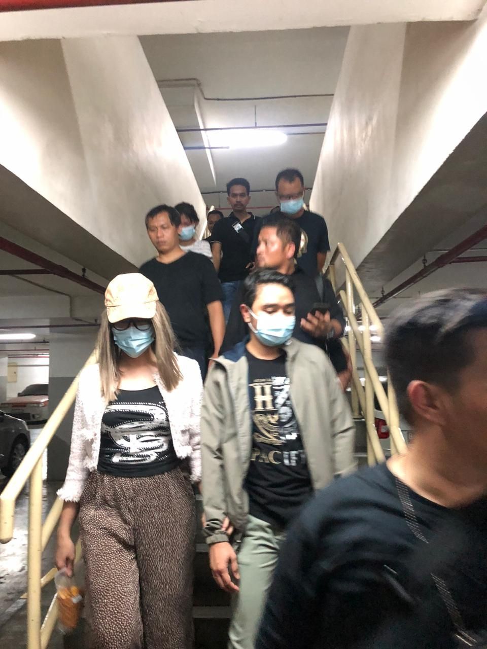 Lucinta Luna, pesohor, ditangkap aparat Satnarkoba Pilres Jakarta Barat, di sebuah apartemen, diduga terkait kasus kepemilikan narkoba, Selasa (11/2/2020) pagi tadi. [dokumentasi polisi]