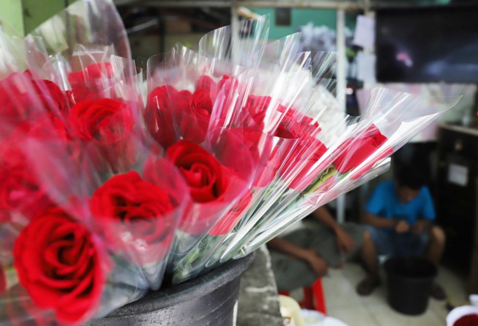Jelang Valentine Bunga Mawar Banyak Diburu Warga