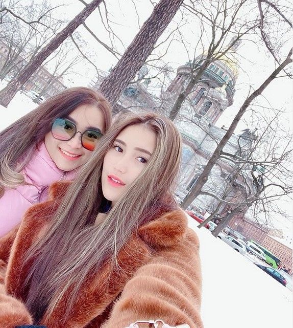 Ayu Ting Ting bersama adik, Syifa libura ke Rusia. [Instagram]