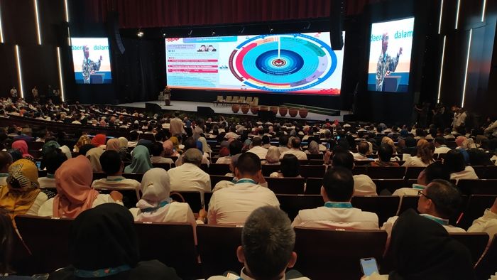 Menteri Koordinator Bidang Pembangunan Manusia dan Kebudayaan Muhajir Effendi dalam acara pembukaan rapat kerja kesehatan nasional 2020 di JI-Expo, Kemayoran, Jakarta Pusat, Rabu (19/2/2020). [Suara.com/Stephanus Aranditio]