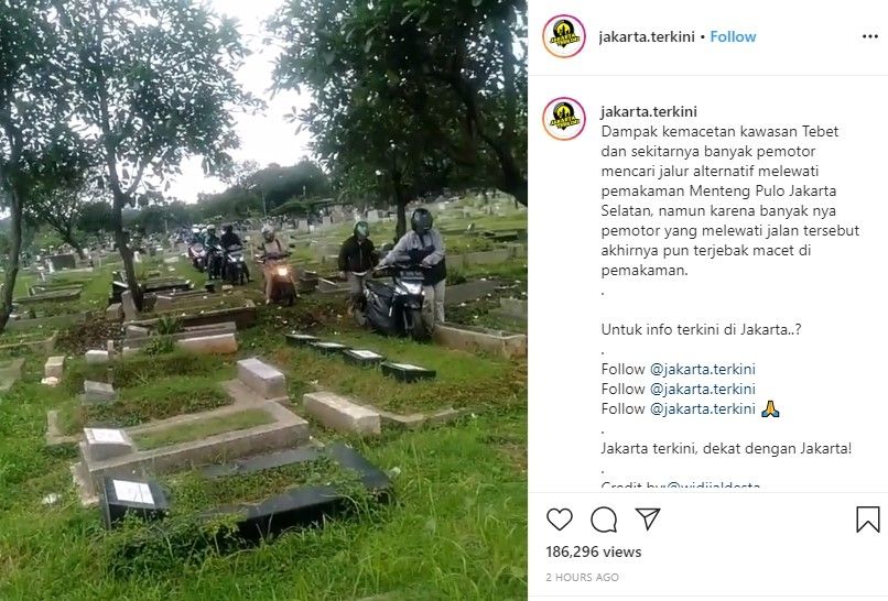 Pemotor lewat kuburan hindari macet Jakarta (Instagram/jakarta.terkini)