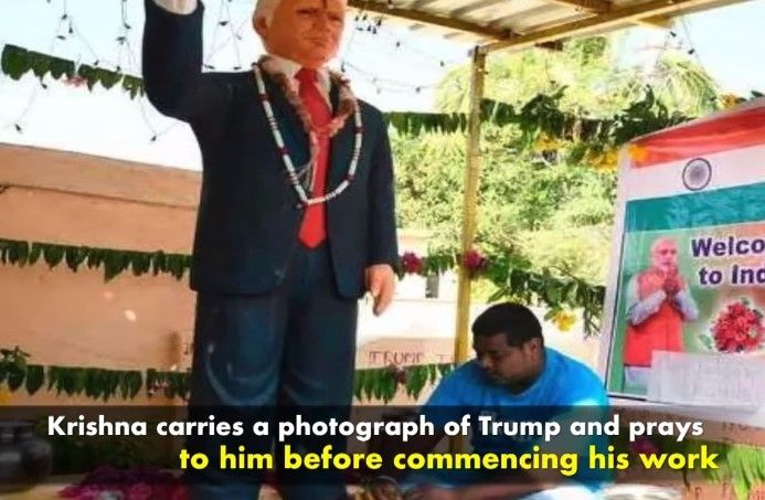 Bussa Krishna sembah patung Donald Trump. (YouTube)