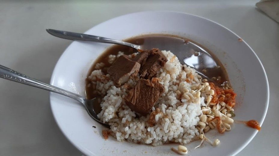 Rawon di Warung Sidik, Batu, Malang. (Suara.com/Dini Afrianti Efendi)