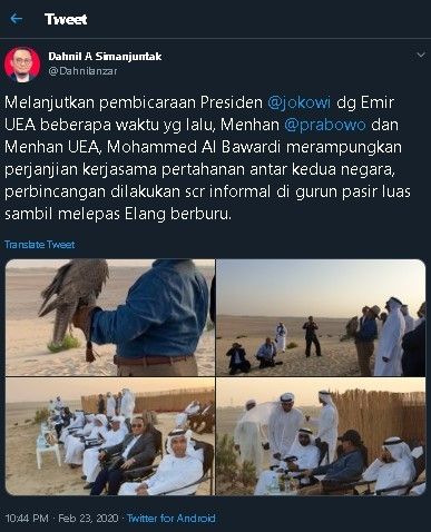 Prabowo lepas elang di gurun pasir. (Twitter/@Dahnilanzar)