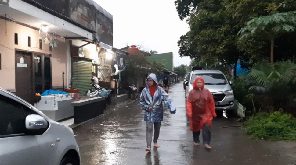 Taman Setia Mekar Bekasi Terendam Banjir Hingga Satu Meter. (Suara.com/Dini Afrianti Efendi)