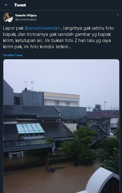 Cuitan Yunarto Wijaya soal banjir. (Twitter/@yunartowijaya)