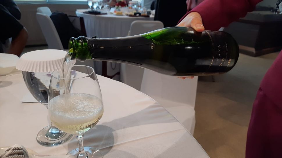 Qatar Airways sajikan sparkling wine