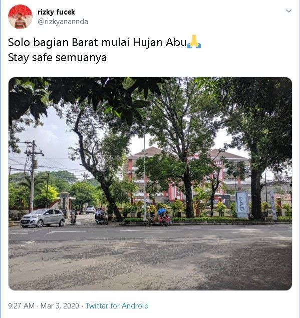 Hujan abu pascaerupsi Gunung Merapi, Selasa (3/3/2020) - (Twitter/@rizkyanannda)