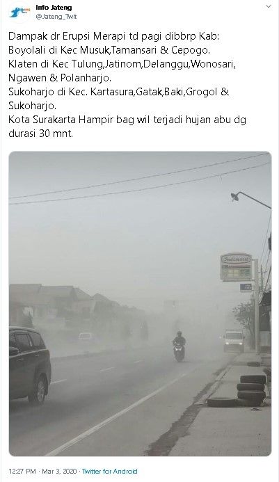 Hujan abu di sekitar Yogyakarta-Solo pascaerupsi Merapi, Selasa (3/3/2020). - (Twitter/Jateng_Twit)