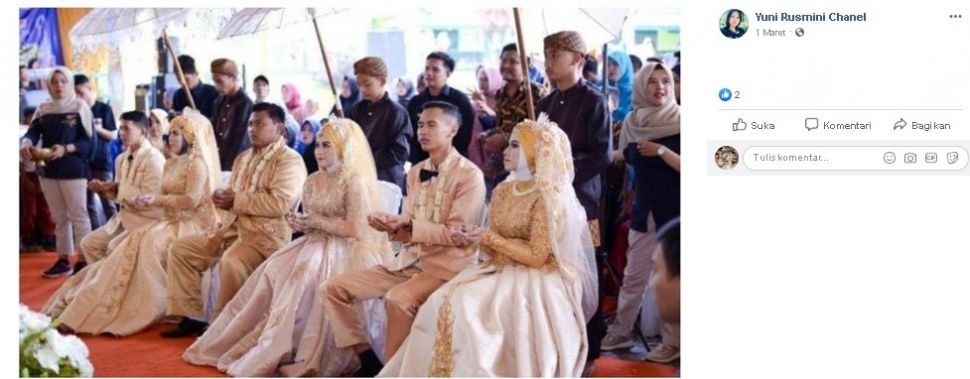 Ibu nikah bareng tiga anaknya. (Facebook/Yuni Rusmini Chanel)