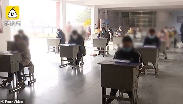 Hukuman untuk warga Hubei, China yang berada di luar rumah tanpa alasan (pearvideo)