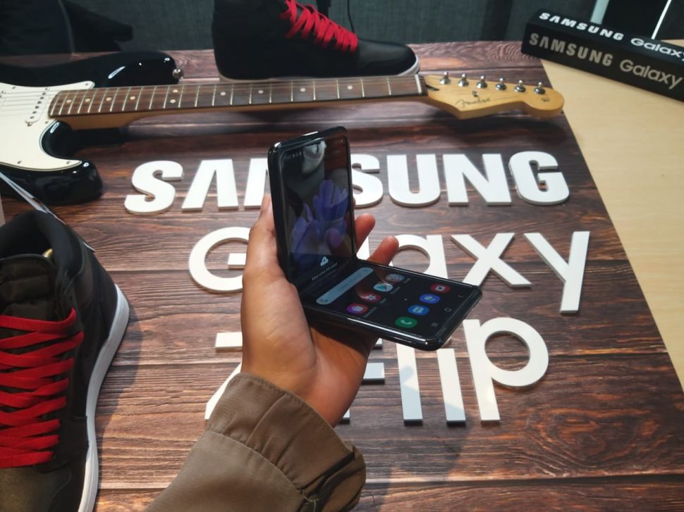 Samsung Galaxy Z Flip diluncurkan di Jakarta, Rabu (4/3/2020). [Suara.com/Tivan Rahmat]