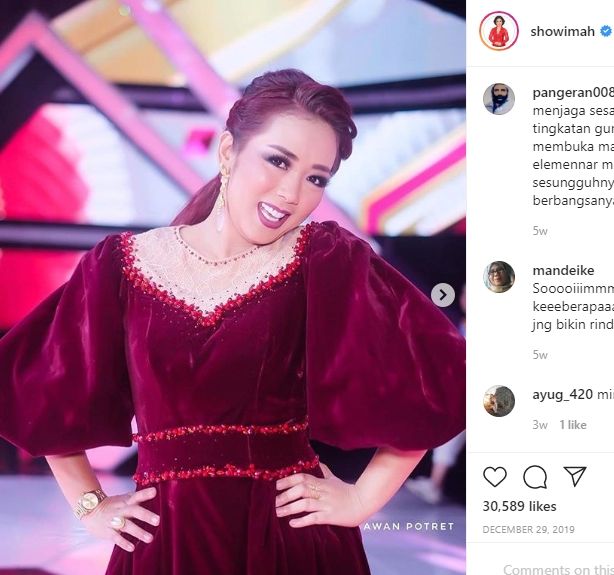 Foto cantik Soimah yang masuk bursa bakal calon bupati dan wakil bupati di Pilkada Bantul 2020. [@showimah / Instagram]