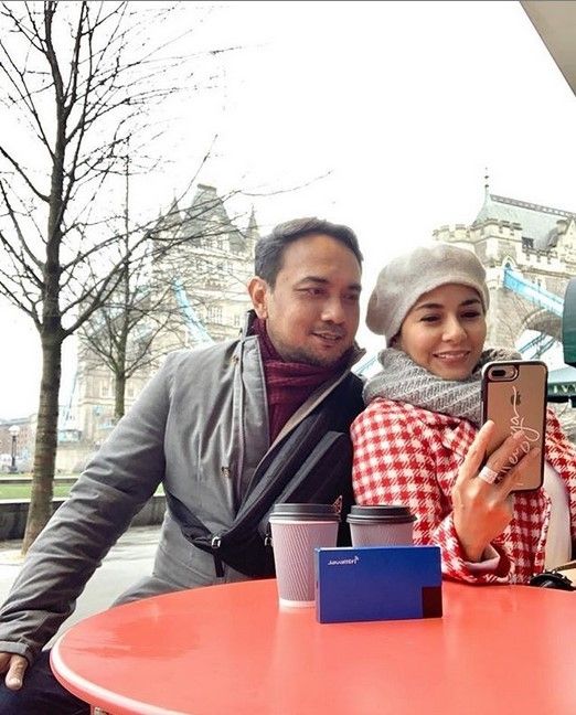 Bebi Romeo dan Meisya Siregar saat berlibur di Inggris. [Instagram]