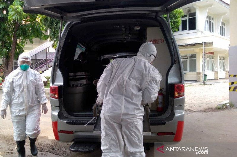 Simulasi penanganan pasien virus corona di Rumah Sakit Umum Daerah Prof. Dr. Margono Soekarjo (RSMS) Purwokerto. (Foto: Antara)