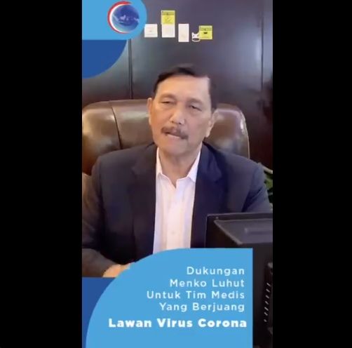 Menko Luhut semangati tim medis yang menangani corona (Twitter/kemenkomarves)